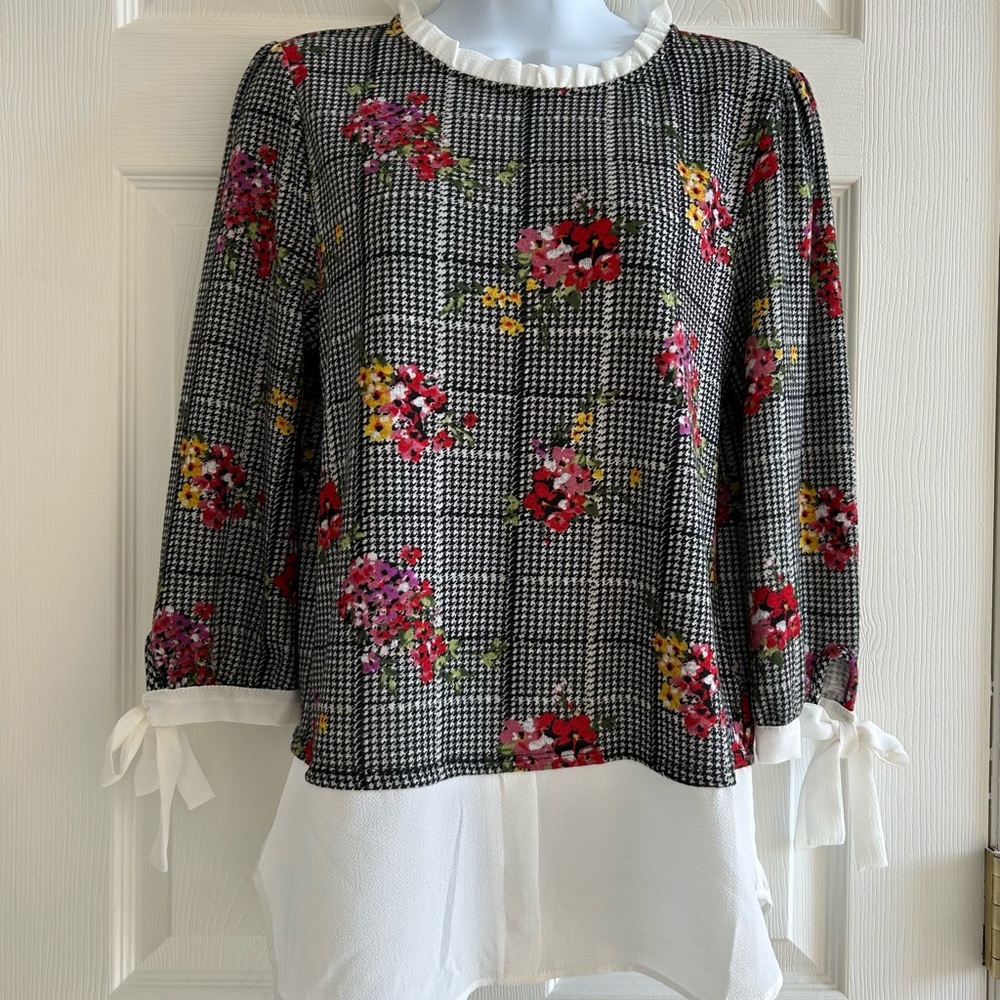 Monteau Black and White Plaid Floral Blouse